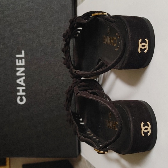 Chanel Black Suede Sandals 40 Interlocking CC Logo Camellia Flowers 2021 Cruise - Picture 1 of 16